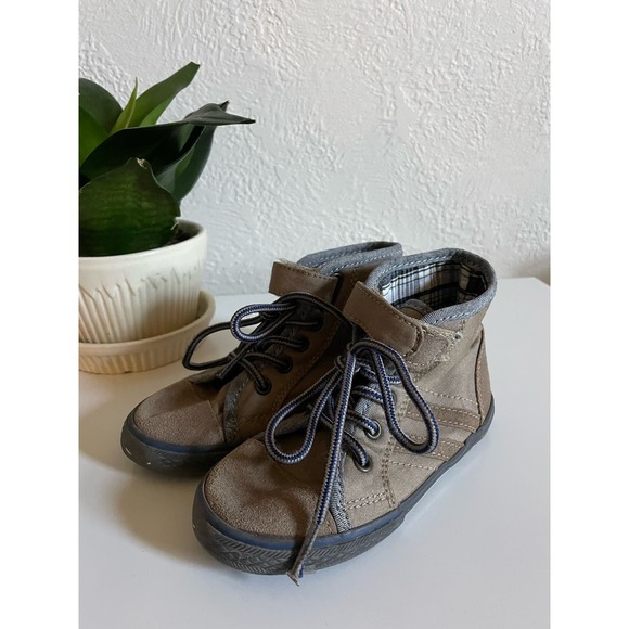 Canvas high top sneaker childs size 9 - Picture 4 of 8